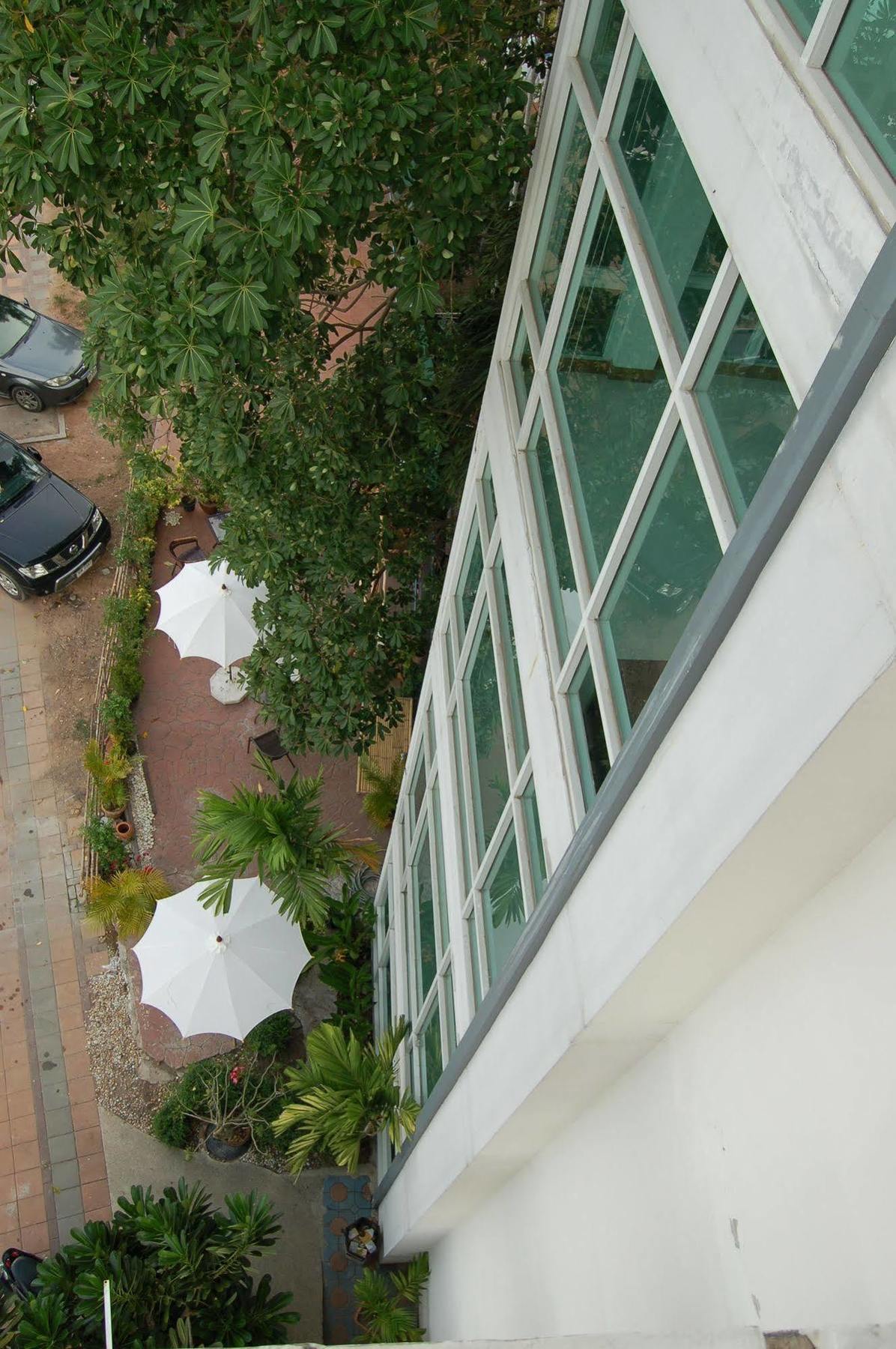 The Circle Residence Jomtien Beach Extérieur photo