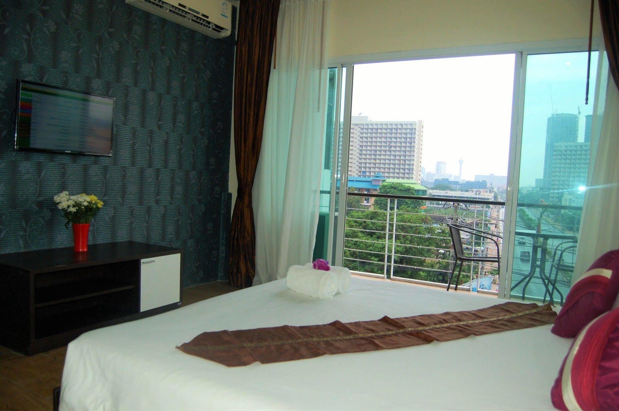 The Circle Residence Jomtien Beach Extérieur photo