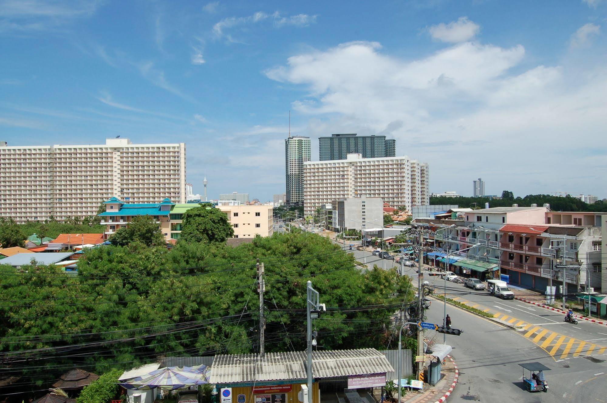 The Circle Residence Jomtien Beach Extérieur photo