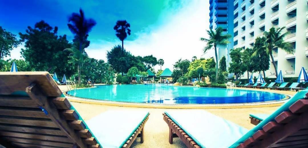 The Circle Residence Jomtien Beach Extérieur photo